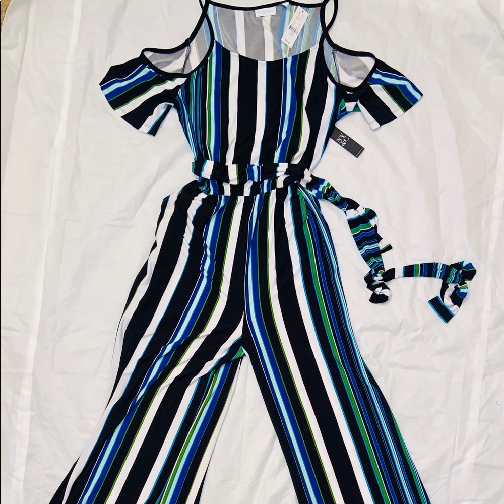 NY &Co 🏙 New Cold Shoulder Jumpsuit